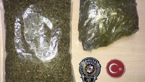 Hamile taklidi yapan kadının karnından 1 kiloya yakın bonzai çıktı