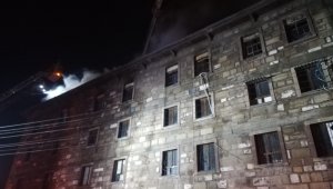 İzmir'de 4 katlı tekstil atölyesinde çıkan yangın söndürüldü