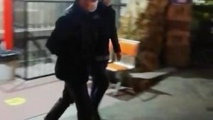 İzmir'de FETÖ'nün hücre evlerine baskın: 31 gözaltı