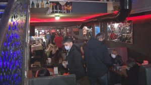 İzmir'de 'KADES' ihbarı ile gece kulübüne polis baskını