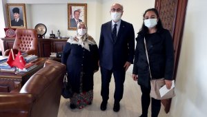 İzmir'de selden zarar gören vatandaşlara nakdi yardım dağıtılmaya başlandı