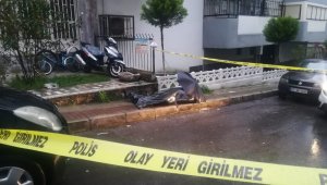 İzmir'de sokak ortasında ceset!