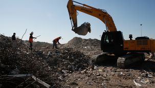 İzmirli depremzedelerin eşyaları için hassas çalışma