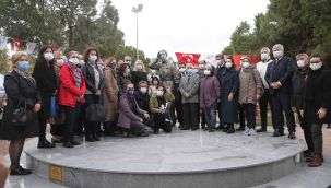 Karşıyaka’da anlamlı etkinlik: Sağlık emekçilerine saygı anıtı açıldı