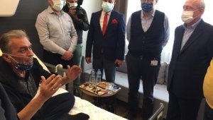 Kılıçdaroğlu'ndan yangında dumandan etkilenen Başkan Uygur'a hastanede ziyaret