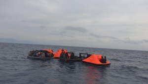 Türk Sahil Güvenliğini gören göçmenlerden alkışlarla Türkiye sevinci