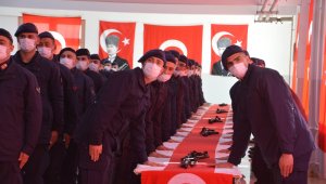 Aliağa'da 79 asker yemin ederek çakı gibi asker oldu