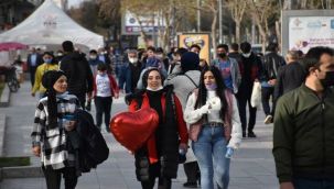 Bilim Kurulu üyesi gençlerde vaka artışının 3 sebebini açıkladı