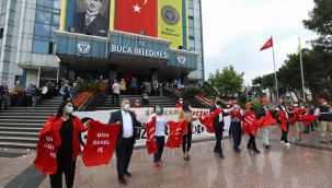 Buca’da tam kapanma öncesi erken 1 Mayıs coşkusu