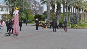 Büyükşehir hem İzmir’i sanatla buluşturdu hem sanatçılara destek oldu