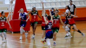Çeşme Basket farklı yendi