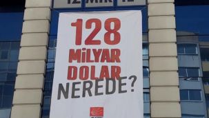CHP İl Binasına asılan 128 milyar dolar nerede pankartı vinçle indirildi