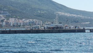 Dikili açıklarında 43 düzensiz göçmen yakalandı