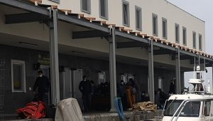 Dikili'de 63 göçmen ölüm yolculuğuna çıkmadan yakalandı