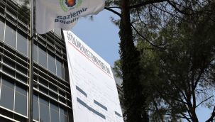 Gaziemir Belediyesi'nden 15 metrelik “Ölmek İstemiyorum” pankartı!