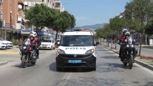 İzmir polisi bayramda çocukları unutmadı