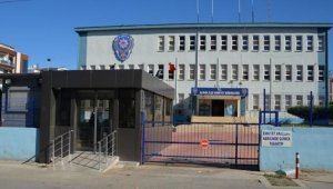İzmir'de 3 ayrı ticari taksi içerisine göçmen operasyonu