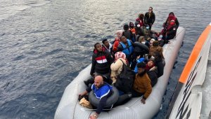 İzmir'de 64 düzensiz göçmen kurtarıldı