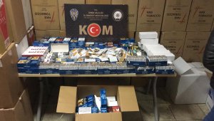 İzmir'de binlerce gümrük kaçağı ürün ve 9 bin 500 litre kaçak akaryakıt ele geçirildi