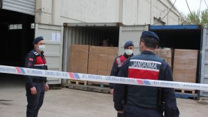 İzmir'de konteyner içerisinde çok sayıda kaçak göçmen yakalandı