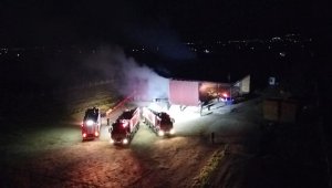 İzmir'de saman deposu alev alev yandı