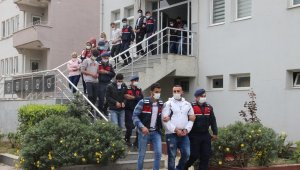 İzmir'de uyuşturucu şebekesi çökertildi: 20 gözaltı