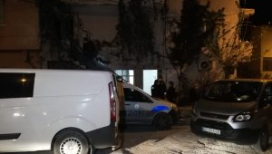 İzmir'de yalnız yaşayan yaşlı adam evinde ölü bulundu