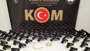 İzmir'de yasa dışı silah ticareti operasyonu: 4 gözaltı