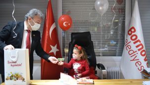 Mucize Bebek Ayda başkanlık koltuğunda!