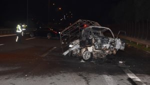 Otomobilin çarptığı kamyonet alev aldı: 1'i ağır 2 yaralı
