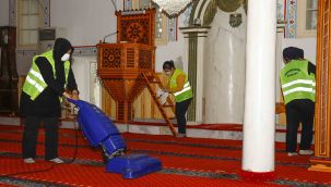 Seferihisar'da Ramazan ayı öncesi camiler temizleniyor