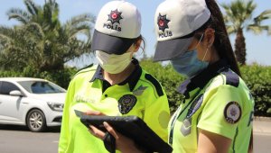 Tam kapanmanın ilk gününde İzmir polisinden sıkı denetim