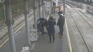 Tramvay istasyonunda can pazarı
