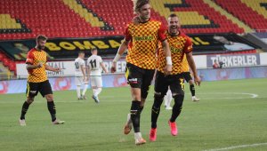 Atınç Nukan, 3 yıl daha Göztepe'de