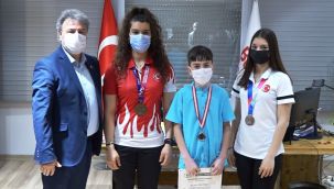 Başkan İduğ, Bornova'nın şampiyon gençlerini ağırladı