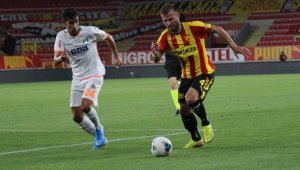 Berkan Emir 2 yıl daha Göztepe'de