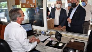 Bornova'da 350 taksici ve minibüsçüye temizlik kolisi