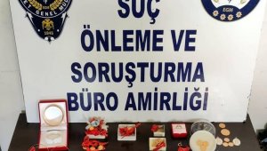 Çantaya altın yerine taş koydu, dolandırıcılar yakalandı