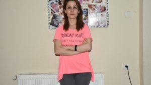 Genç kadın patronu tarafından kızlarının önünde darp edildi!