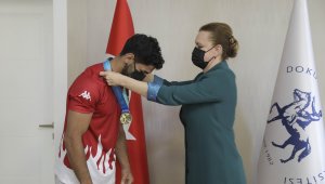 İranlı rakibi dopingli çıkınca Türk sporcu Wushu Dünya Şampiyonu oldu