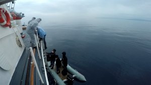 İzmir açıklarında 8 düzensiz göçmen kurtarıldı