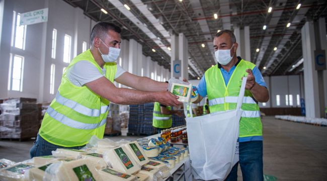 İzmir Büyükşehir Belediyesi hem üreticiye hem dar gelirli ailelere destek oluyor