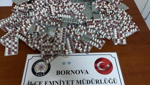 İzmir'de dikkatli bekçi binlerce uyuşturucu hapı ortaya çıkardı