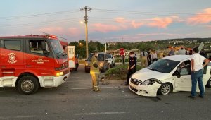 İzmir'de feci kazada can pazarı: Araçlarda sıkışan 3 kişi hastaneye kaldırıldı