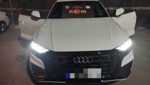İzmir'de kaçak lüks otomobil operasyonu: 1 tutuklama