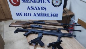 İzmir'de kaçtıktan sonra kaza yapan şüpheli araçtan cephane çıktı
