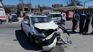 İzmir'de kaza yapan araçtan uyuşturucu çıktı