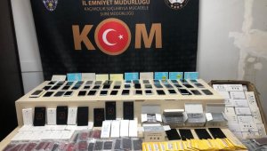 İzmir'de piyasa değeri 4 milyon lira olan kaçak ürün ele geçirildi