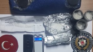 İzmir'de yakalanan uyuşturucu satıcısının yöntemi polisi bile şaşırttı