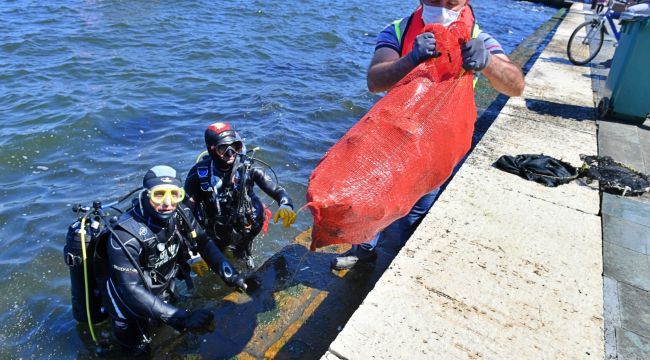 Büyükşehir dalgıçları Körfez’de dip temizliği yaptı